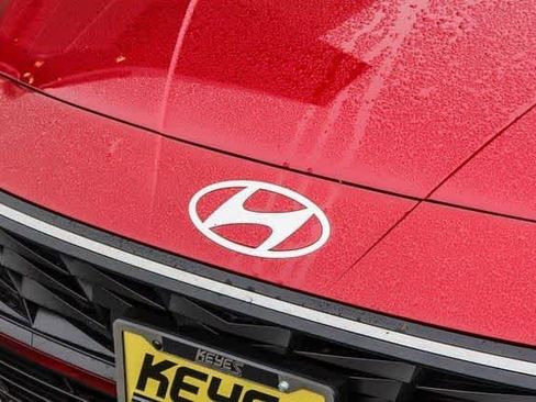 Certified 2025 Hyundai Elantra SEL FWD image 11