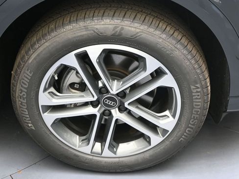 Certified 2025 Audi Q5 Premium w/ Convenience Package image 9