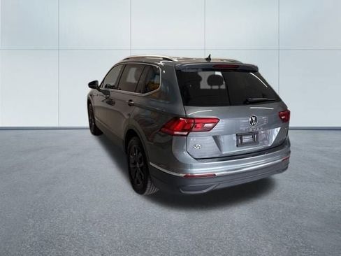 Used 2024 Volkswagen Tiguan SE image 3