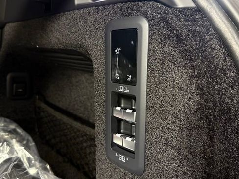 New 2025 Land Rover Range Rover Long Wheelbase SE image 19