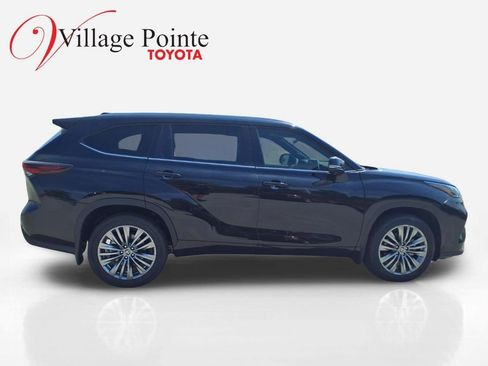 Used 2026 Toyota Highlander Platinum AWD/4WD image 8