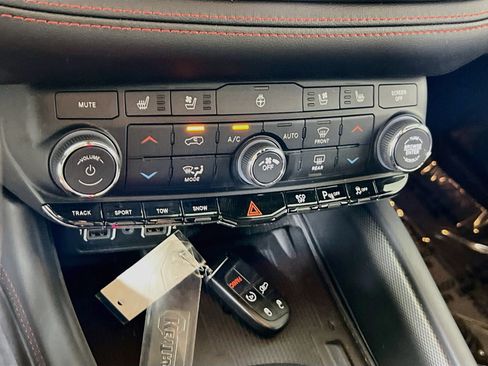 Used 2023 Dodge Durango R/T w/ Tow 'N Go Package AWD/4WD image 16