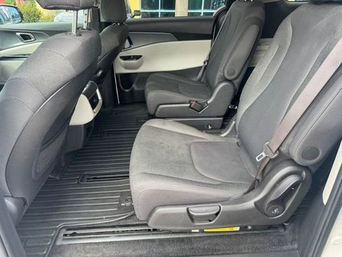 Used 2024 Kia Carnival LX FWD image 12