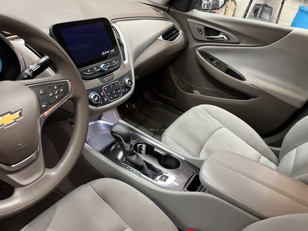 Used 2025 Chevrolet Malibu LT FWD image 16