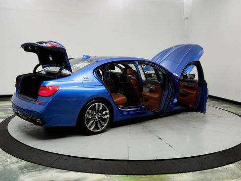 Used 2018 BMW M760i xDrive AWD/4WD image 11