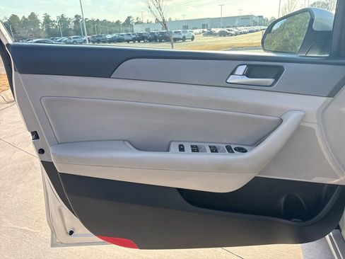 Used 2015 Hyundai Sonata SE w/ Option Group 09 image 14