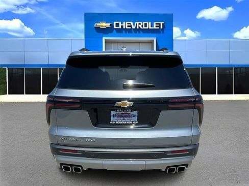 Used 2025 Chevrolet Traverse LT AWD/4WD image 4