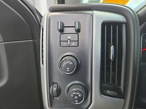 Used 2018 GMC Sierra 1500 SLE w/ Black Pack image 24