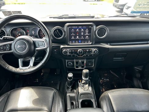 Used 2022 Jeep Wrangler Unlimited Sahara w/ Cold Weather Group AWD/4WD image 6