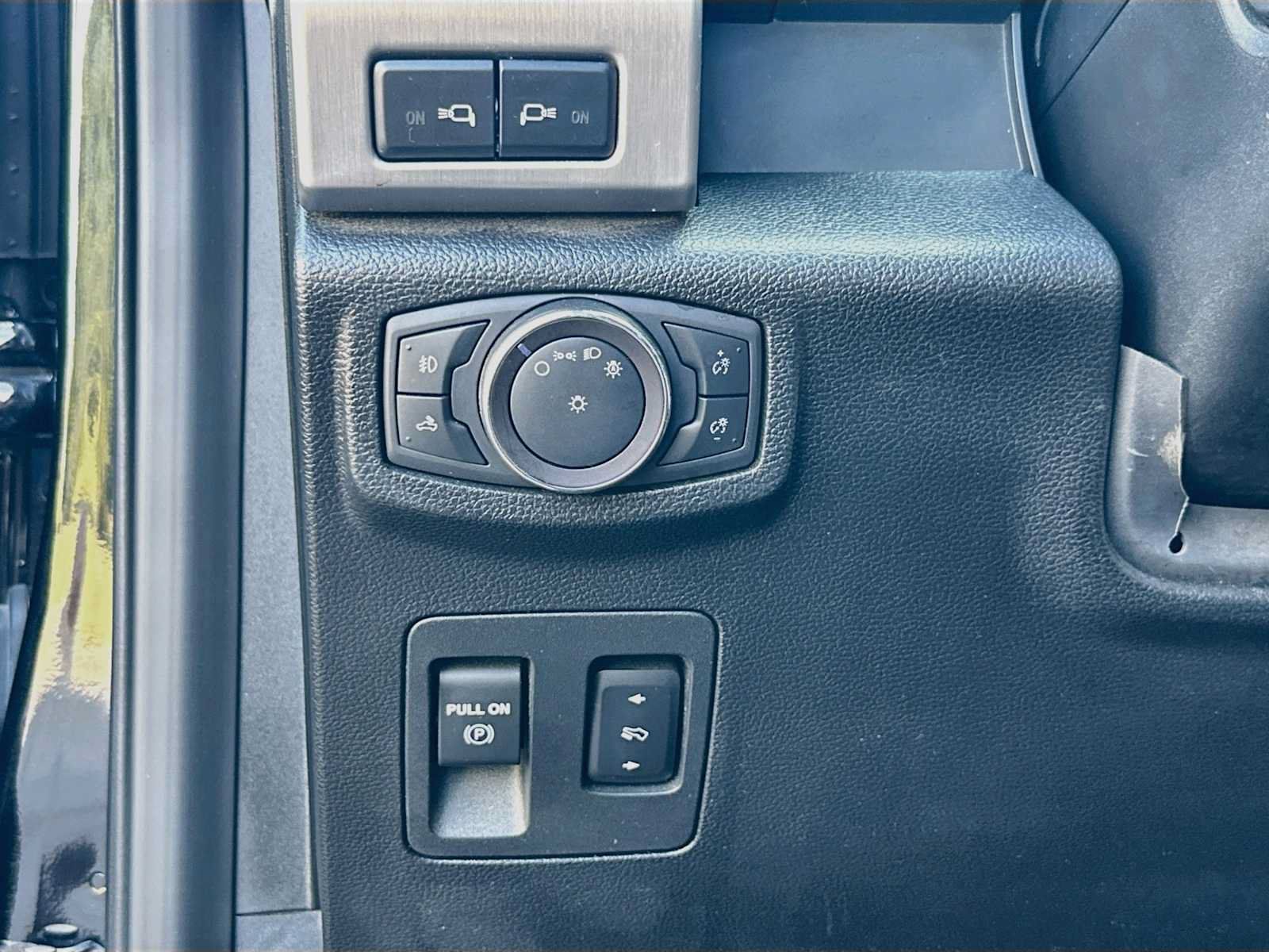 Used 2019 Ford F150 Platinum w/ Equipment Group 701A Luxury AWD/4WD image 10