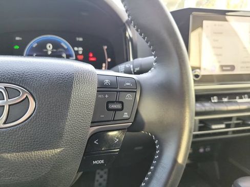 Used 2025 Toyota Camry SE FWD image 16