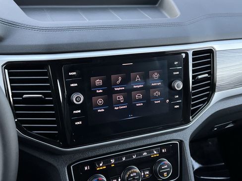 Used 2022 Volkswagen Atlas Cross Sport SE image 18