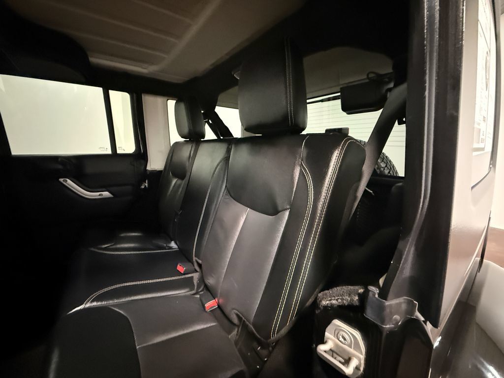 Used 2018 Jeep Wrangler Unlimited Sahara AWD/4WD image 48