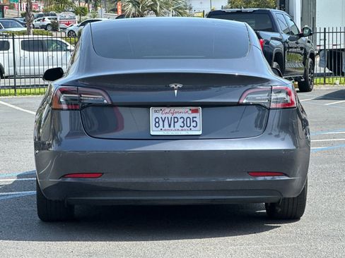 Used 2021 Tesla Model 3 Standard Range Plus image 4
