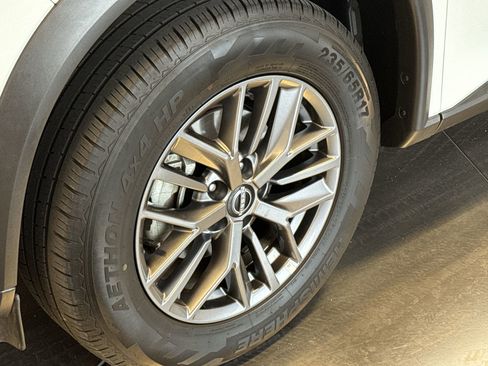 Used 2024 Nissan Rogue S image 10