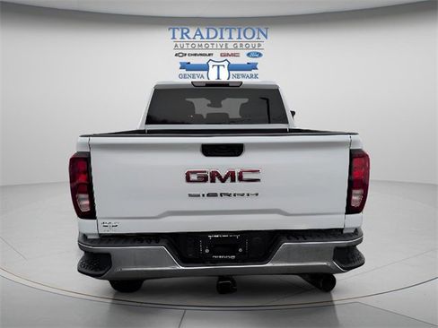 Used 2024 GMC Sierra 2500 Pro w/ Convenience Package image 4