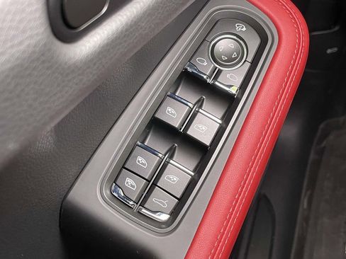 New 2025 Porsche Macan image 39