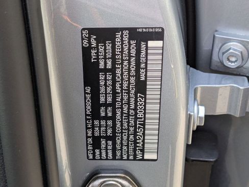 Certified 2026 Porsche Macan AWD/4WD image 30