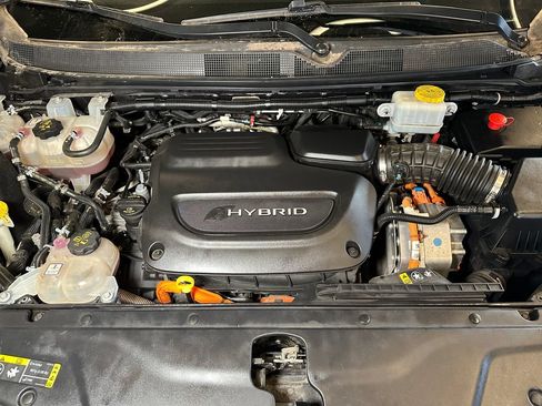 Used 2021 Chrysler Pacifica Touring-L FWD image 24