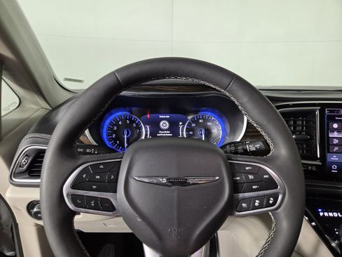 Certified 2024 Chrysler Pacifica Limited image 14