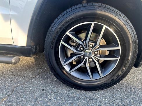 Used 2018 Jeep Grand Cherokee Limited image 33