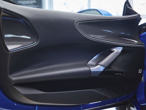 Used 2023 Ferrari SF90 Spider image 39