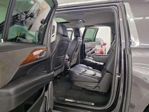 Used 2018 Cadillac Escalade ESV Luxury AWD/4WD image 34