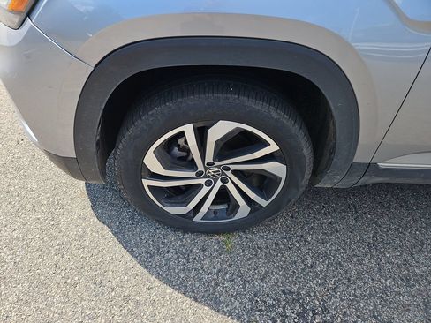 Certified 2023 Volkswagen Atlas SEL AWD/4WD image 3