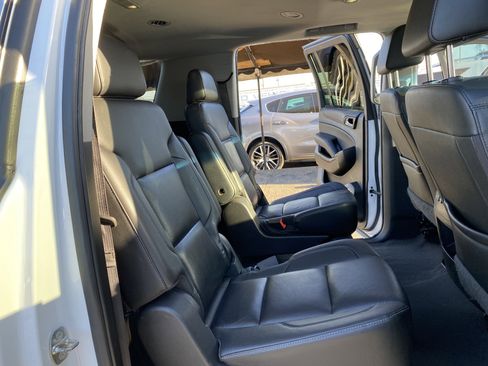 Used 2019 Chevrolet Suburban LT image 22