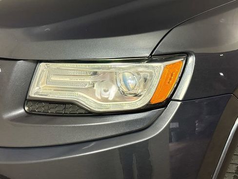Used 2015 Jeep Grand Cherokee Overland w/ Advanced Technology Group AWD/4WD image 19