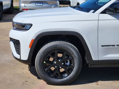 New 2026 Jeep Grand Cherokee Altitude image 6