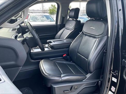 Used 2025 Ford Expedition Platinum image 30