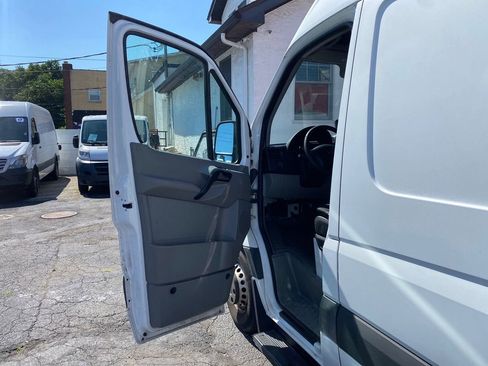 Used 2013 Freightliner Sprinter 3500 image 11