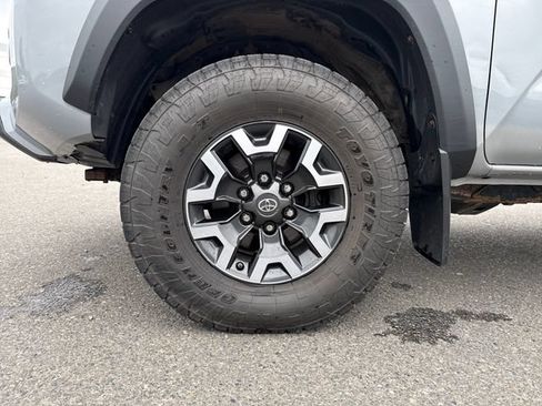 Used 2021 Toyota Tacoma TRD Off-Road AWD/4WD image 28