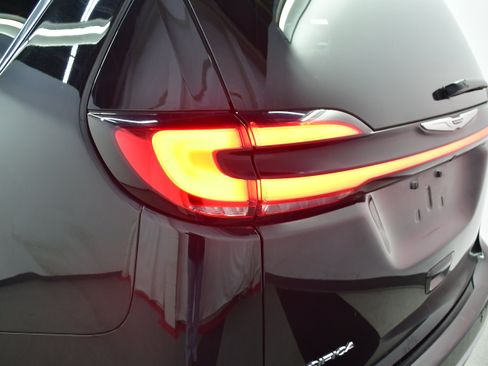 Used 2025 Chrysler Pacifica Select FWD image 34