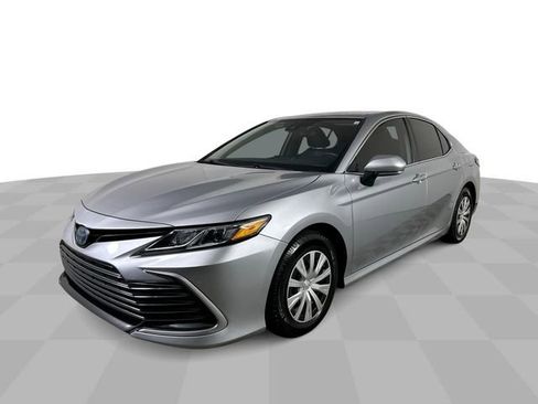 Used 2022 Toyota Camry LE image 4
