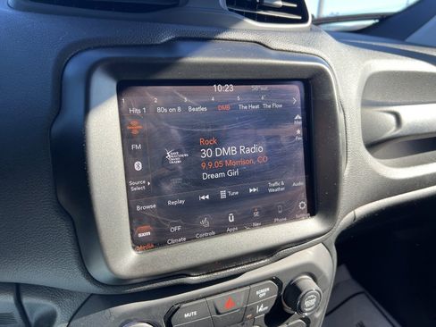 Used 2023 Jeep Renegade Latitude w/ Premium Group image 12