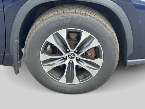 Certified 2025 Toyota Highlander XLE AWD/4WD image 13