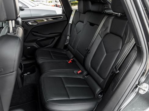 Used 2021 Porsche Macan S image 35