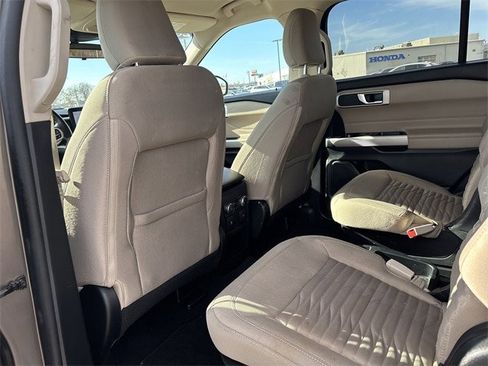 Used 2021 Ford Explorer XLT image 14