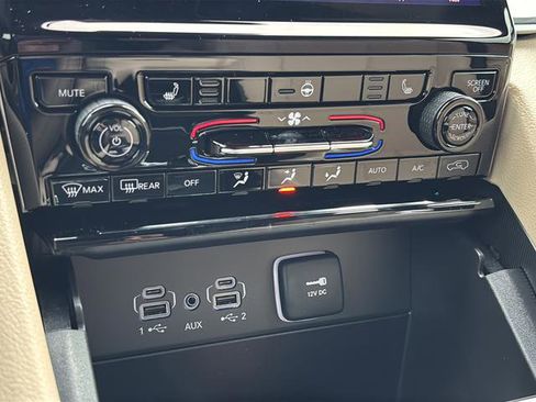 New 2025 Jeep Grand Cherokee Limited image 33