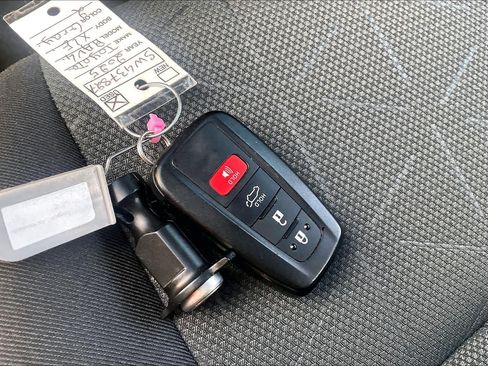 Used 2025 Toyota RAV4 XLE w/ Convenience Package FWD image 15