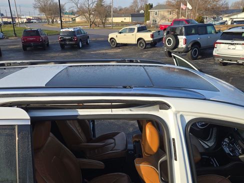 Used 2021 Chrysler Pacifica Pinnacle image 53