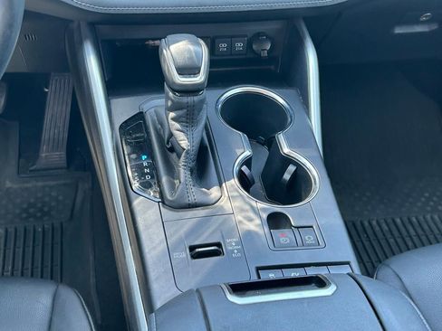 Used 2020 Toyota Highlander XLE FWD image 23