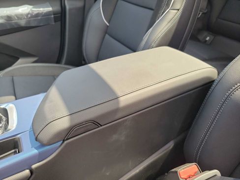 New 2025 Chevrolet Equinox EV LT w/ Convenience Package II FWD image 24