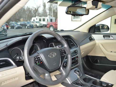 Used 2016 Hyundai Sonata SE image 14
