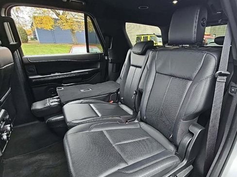 Used 2018 Ford Expedition XLT w/ Equipment Group 202A image 9