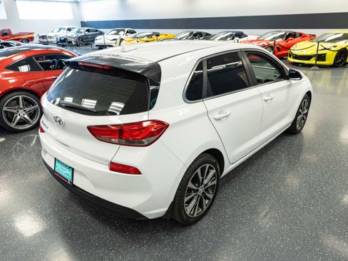 Used 2018 Hyundai Elantra GT FWD image 6