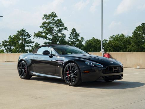 Used 2013 Aston Martin V8 Vantage Roadster RWD image 8