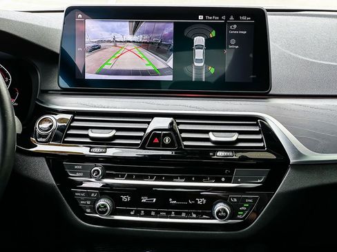 Certified 2022 BMW 530i w/ Premium Package image 28